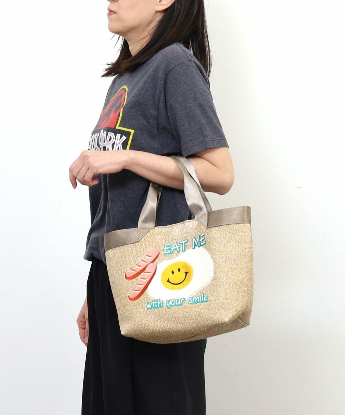 【COO SPECIAL WEEK】SMILEY 圖案刺繡托特包